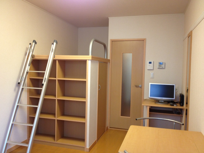 レオパレスブランドール　Ｈ ベッド下に収納スペースあり