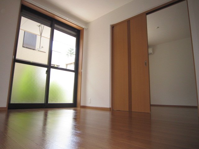 フィールドハイツ 明るい洋間