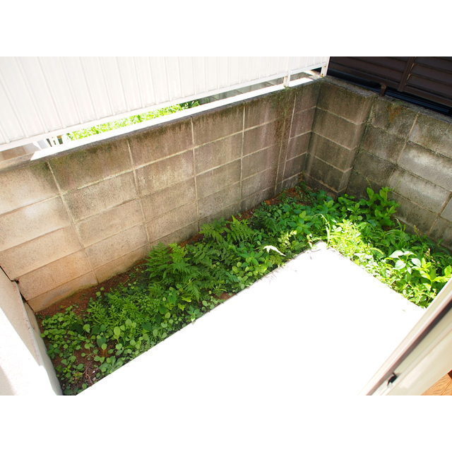 小杉邸ⅡA号室 小ぶりなテラスもあります