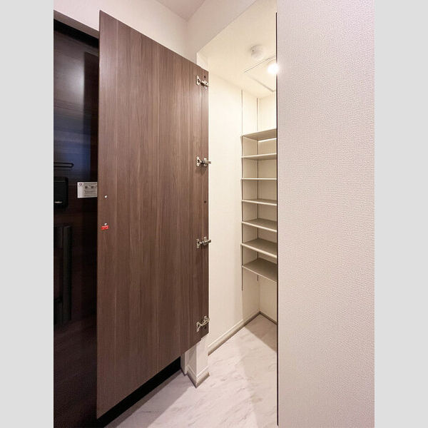 グラナーデ高野台305号室 シューズインクローゼット