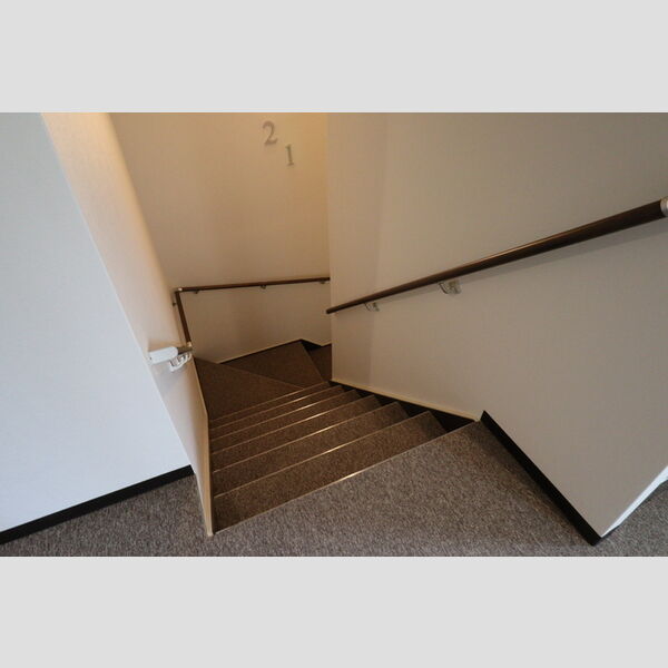 ラ・プランドール 共用階段