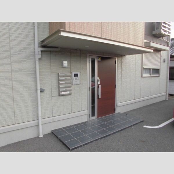 クレスティーユ101号室 エントランス