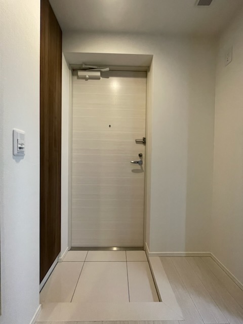 ガーラ・グランディ川口並木3階 玄関