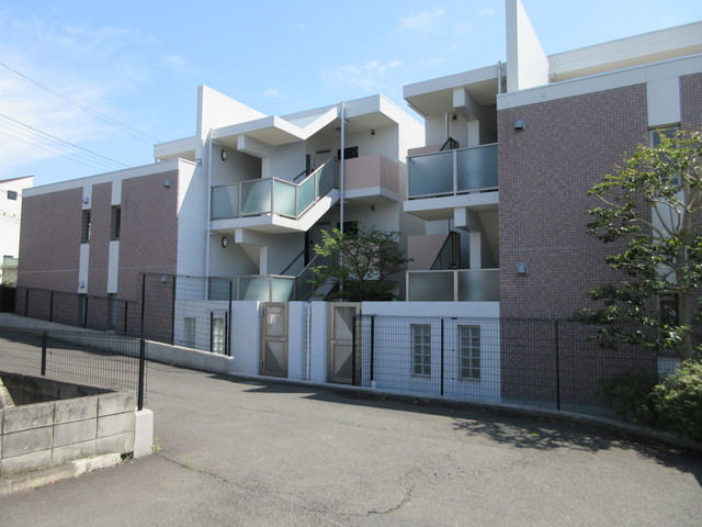 キャロンコート横浜0210号室 駐車場側