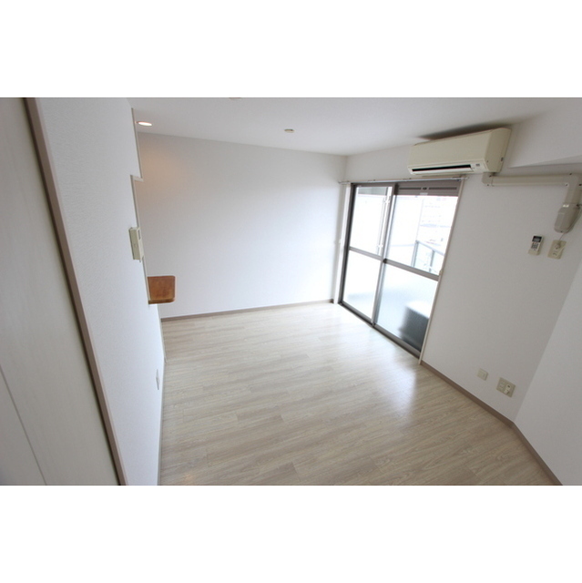 ＡＺＥＮＩＡ702号室 リビング