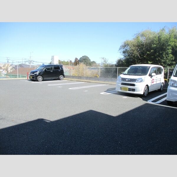 レムロード・M 駐車場