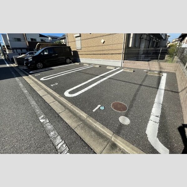 ルミエール 駐車場