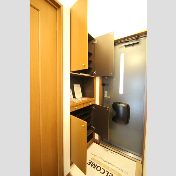 プランドール205号室 205号室　玄関収納