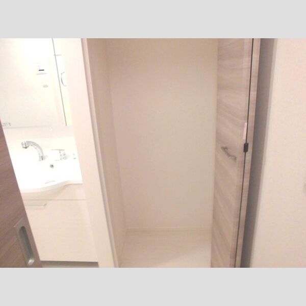 Luxe 廊下　物入