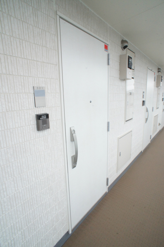 リブリ・エステラ 玄関