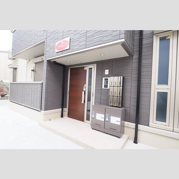 ロイヤルキング301号室 エントランス(オートロック・集合ポスト・宅配ボックス)