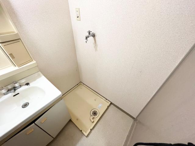 ハッピーヴィレッジ203号室 洗濯機置場