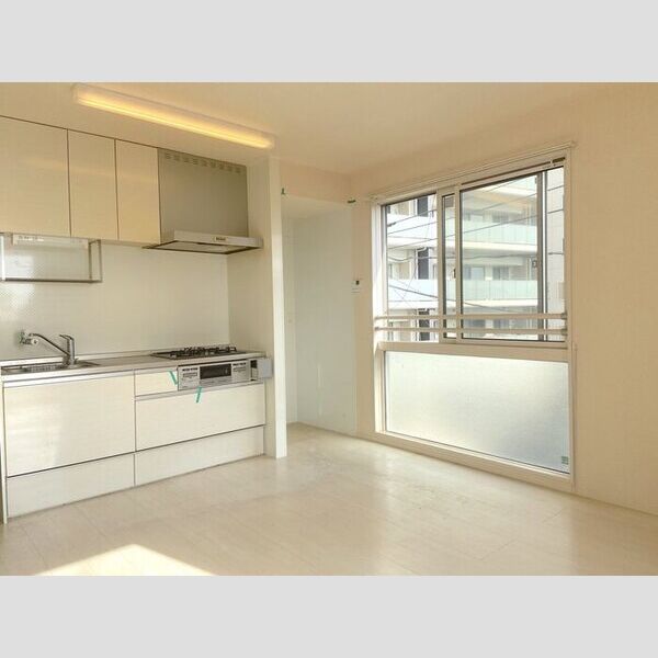 ハイアット湘南301号室 ホワイトが基調のお部屋です