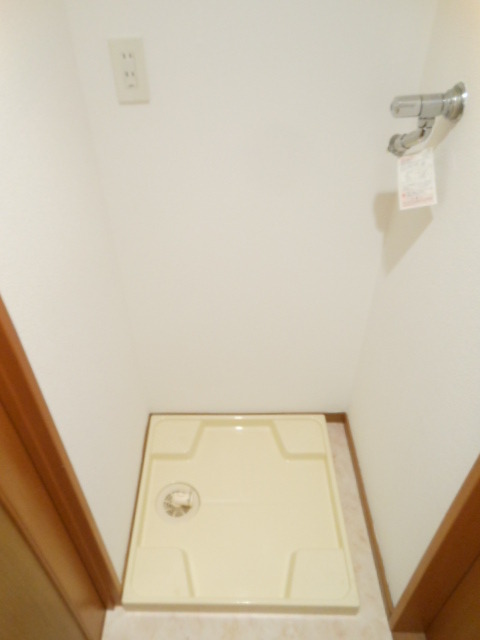 ガラ・シティ駒沢大学8階 室内洗濯機置場