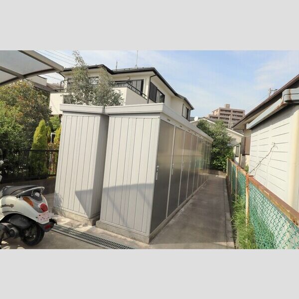 ヴィルヌーヴ　B棟 屋外に物置があります。