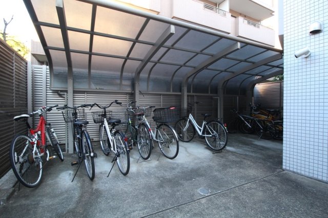 ユナイテッドグロー高田馬場3階 駐輪場