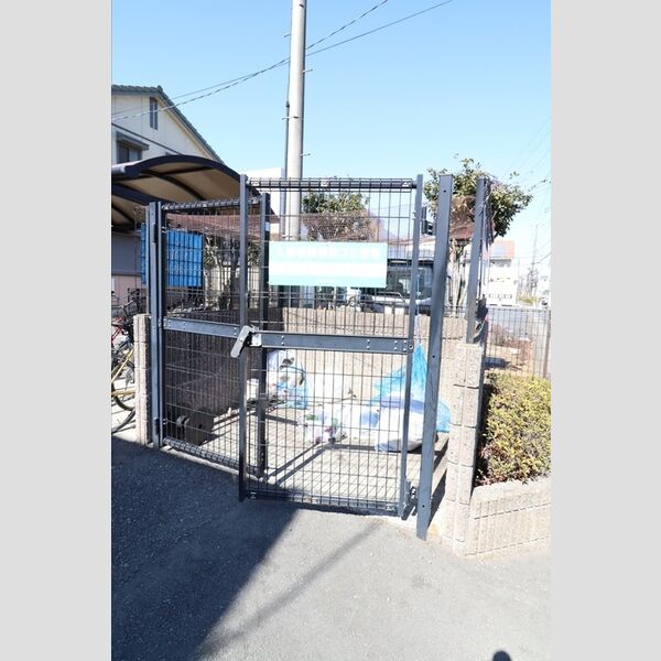 プラッツ・ルーエ　A/B ゴミ置き場