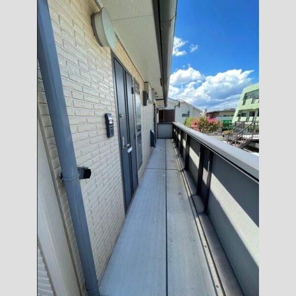 ボナンザ・ヒル201号室 玄関前