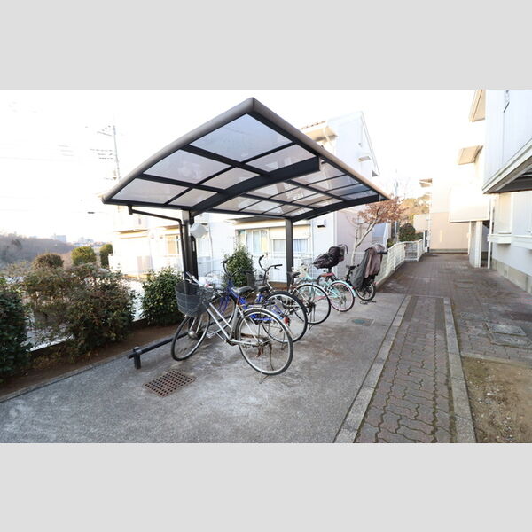 ファーストヴューラ　六番館 駐輪場