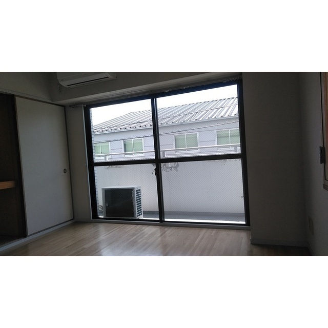 成城ロイヤルマンション0207号室 リビング