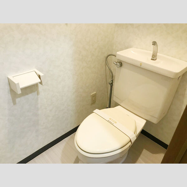 パレ・ドール港南台102号室 トイレ