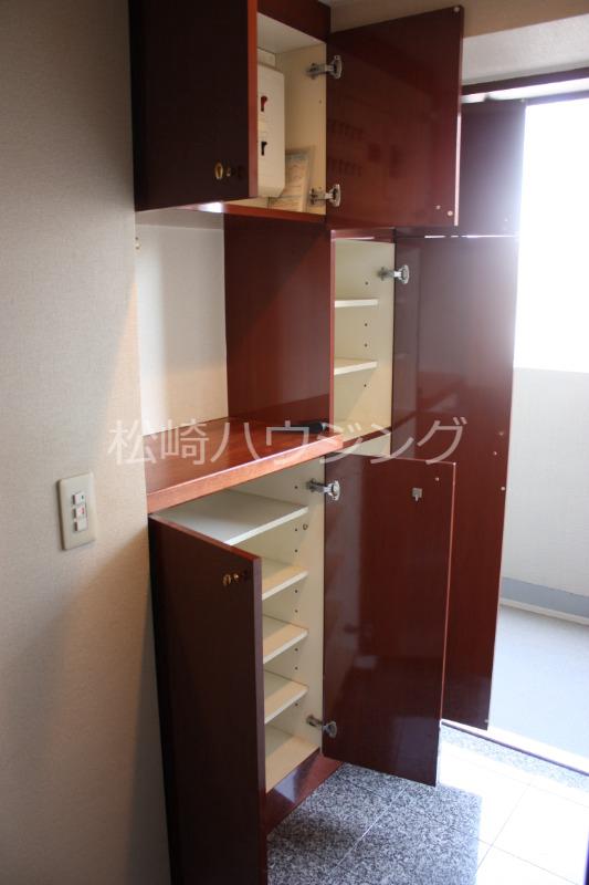 コスモ新井薬師駅前 玄関