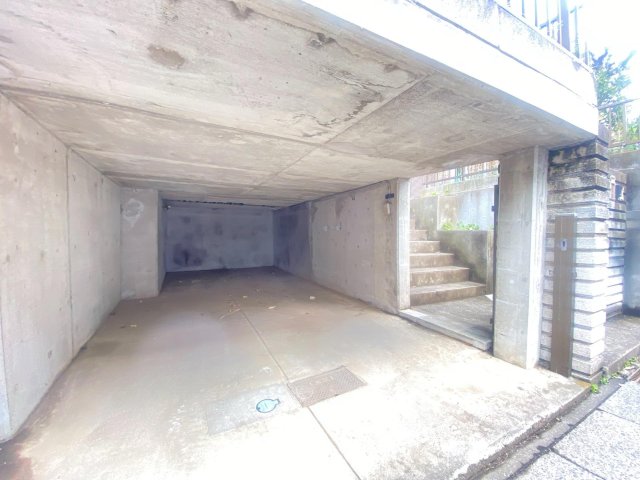 こもれびテラス川口 屋根付きガレージ