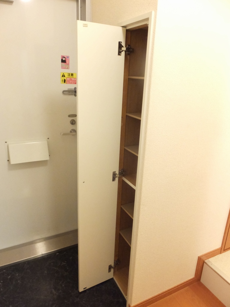 レオパレスガーデン　光 下駄箱