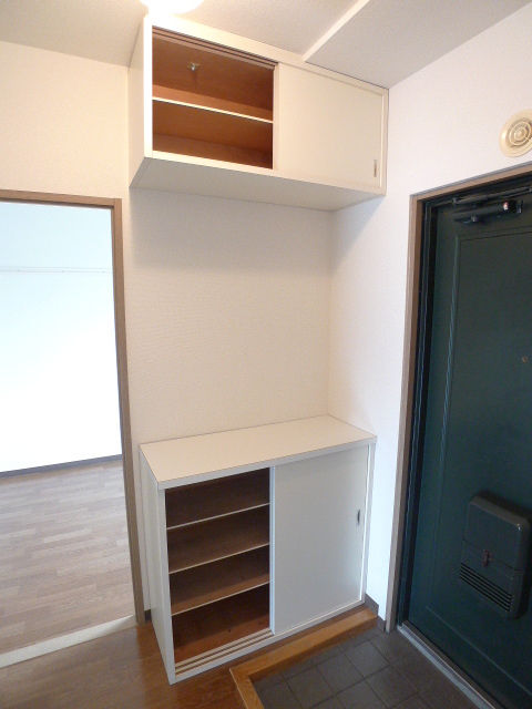 グランシャリオ誠治館 リビング