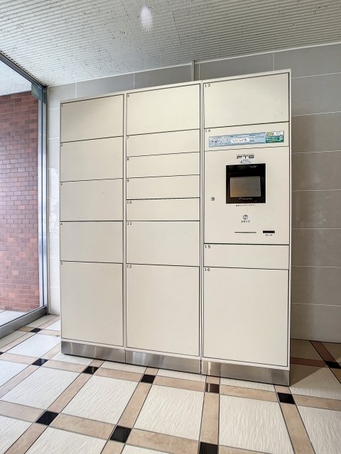 ヴィラロイヤル三番町6階 宅配BOX