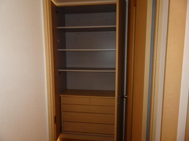 サクラスクェア リビング収納