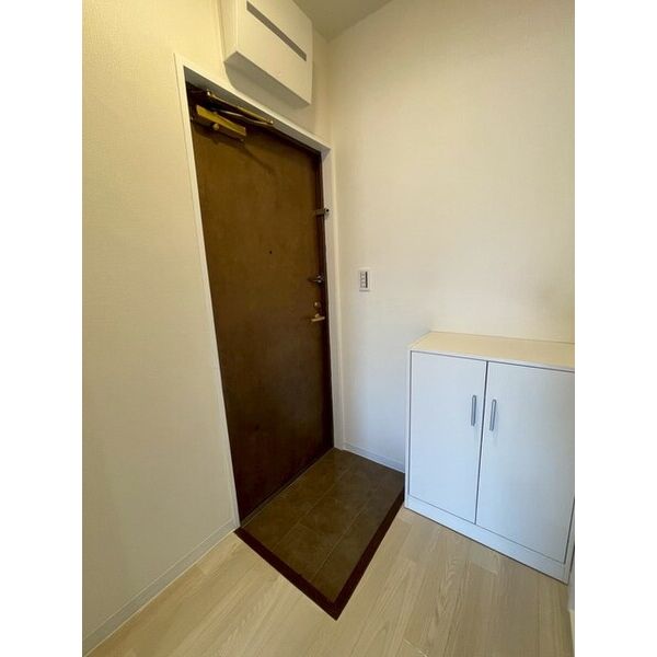 ロイヤルハイム千葉0303号室 玄関