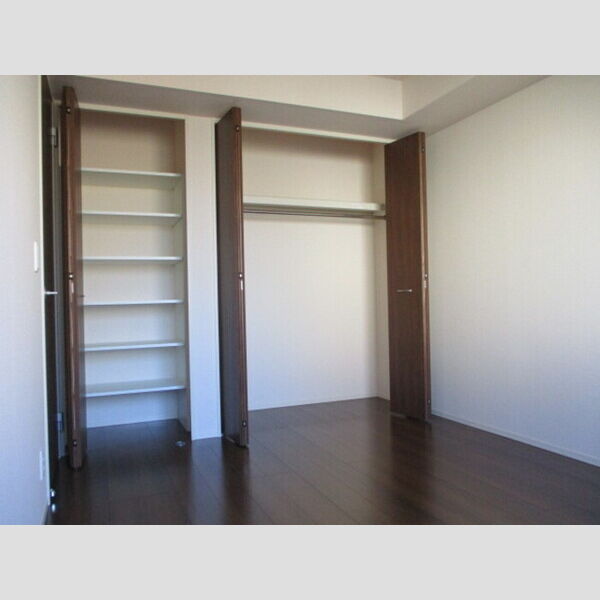 サウスヒルズⅢ110号室 洋室