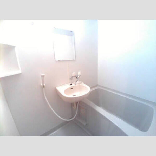 モナリエ大野台103号室 上部ラック付で広い使用感