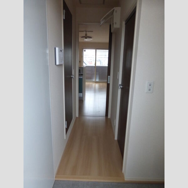 ラルゴ・エスポワール　Ⅱ303号室 玄関