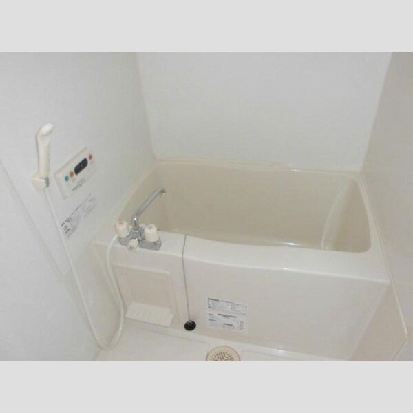 リヴィエール205号室 浴室