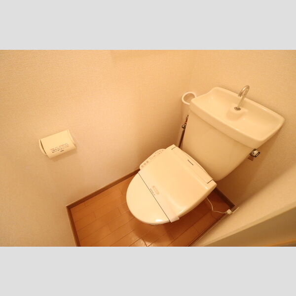 ファーストヴューラ十一番館105号室 温水洗浄暖房便座