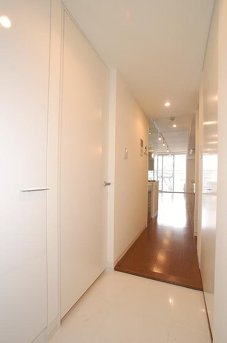 グランドコンシェルジュ都立大学1階 玄関