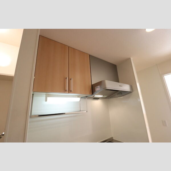 リバーハイツ幕張302号室 キッチン　棚