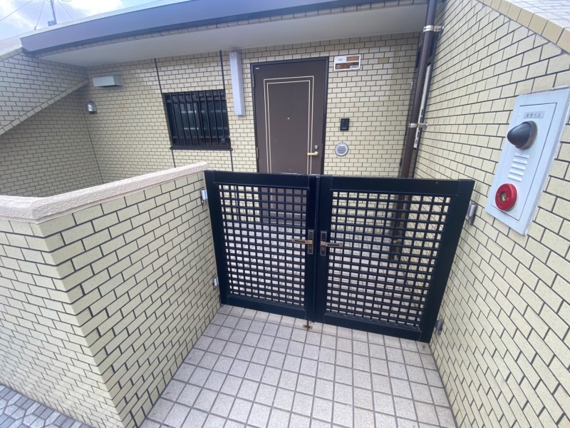 プリンス・ハイム高島 玄関