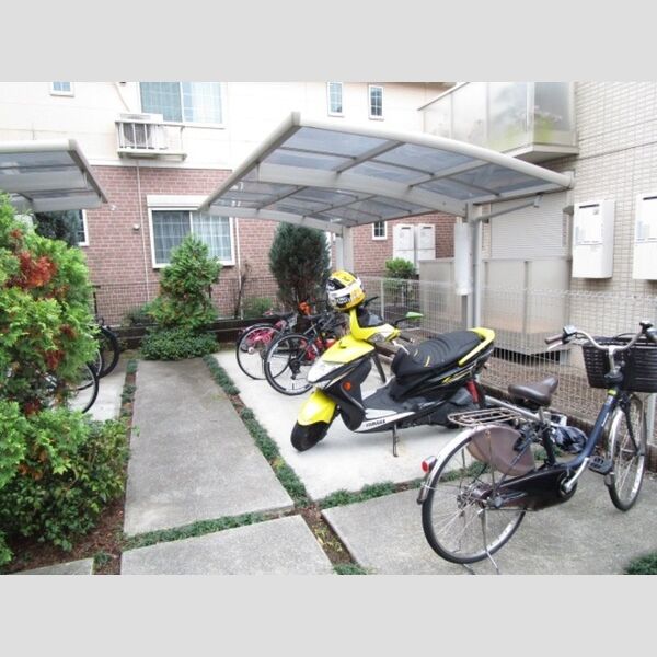 グラシューズ市川 駐輪場