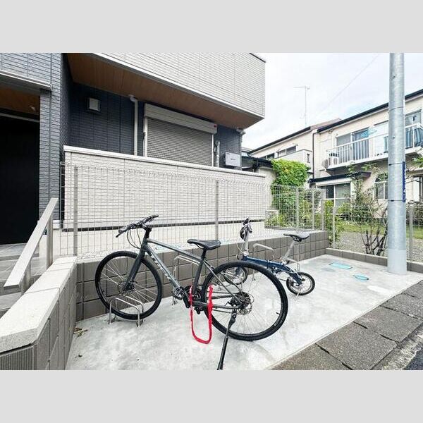 ジェルベーラ 駐輪場