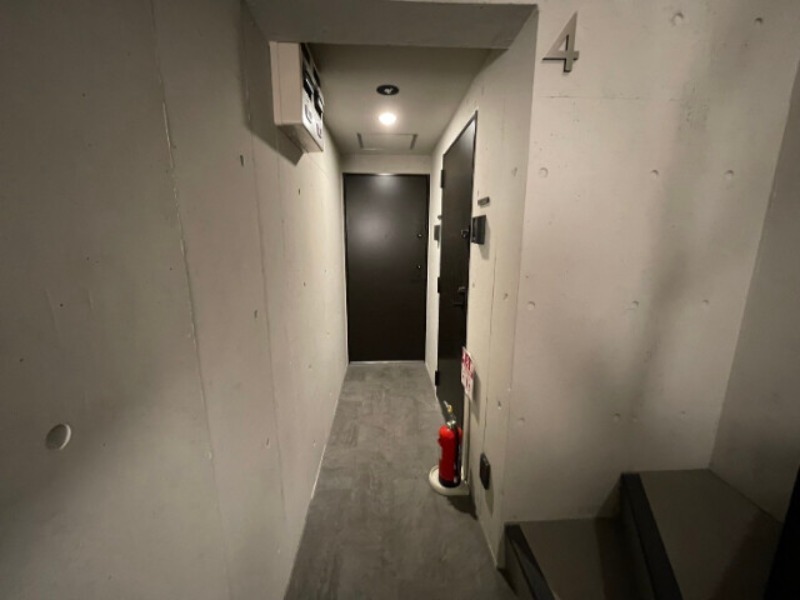 CREAL新富町1階 共用廊下