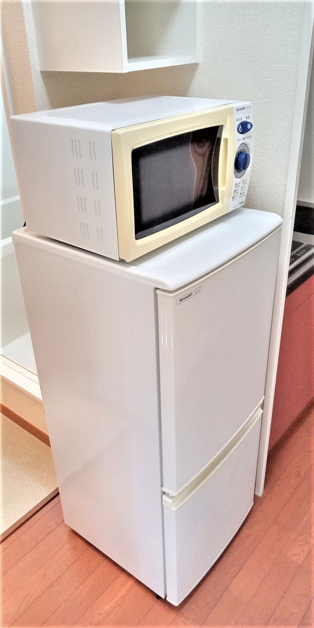 レオパレスＹＯＫＯＳＵＫＡ111号室 冷蔵庫・電子レンジ