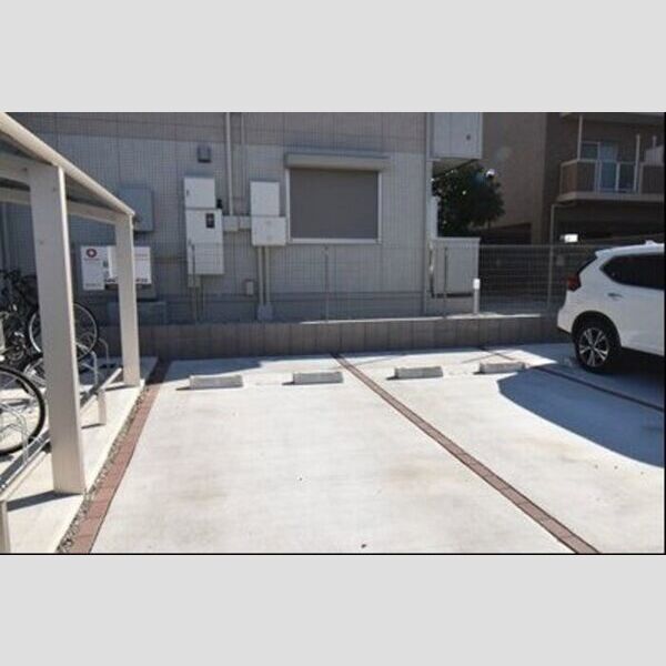 Lotus102号室 駐車場