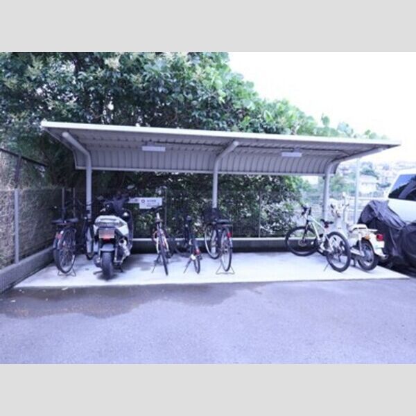 コート権太坂201号室 駐輪場