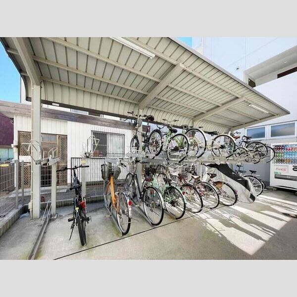 オークスURAWA 駐輪場