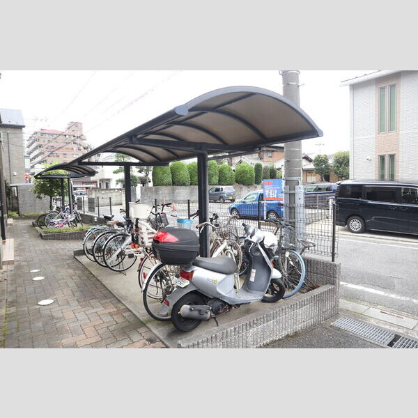 ジュネス 駐車場