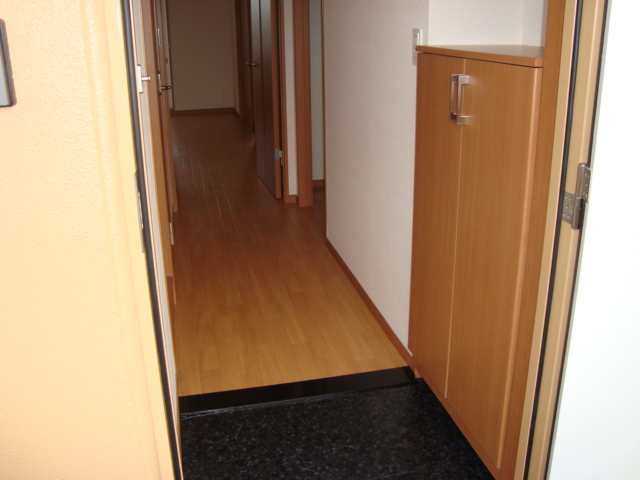 ＥＶＥＲ　ＳＨＩＮＥ　ＳＨＯＮＡＮ 玄関