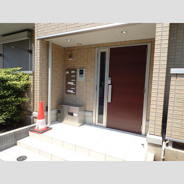 メゾン　フォンテーヌ エントランス(オートロック・集合ポスト・宅配ボックス)